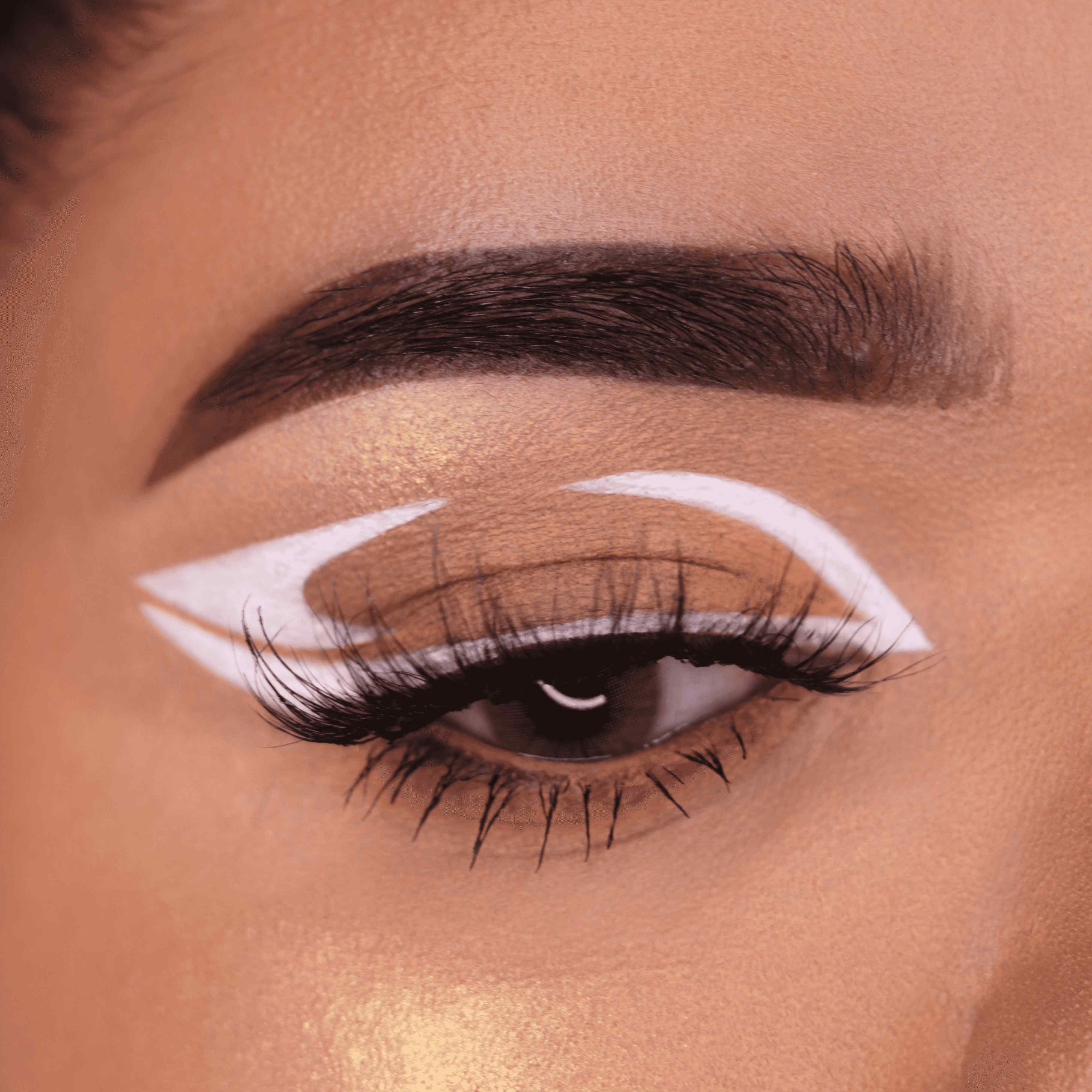 Close-up of Liquid Adhesive Eyeliner - WHITE applicator tip