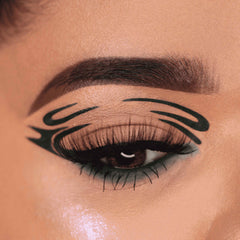 Close-up of Liquid Adhesive Eyeliner - DEEP GREEN applicator tip