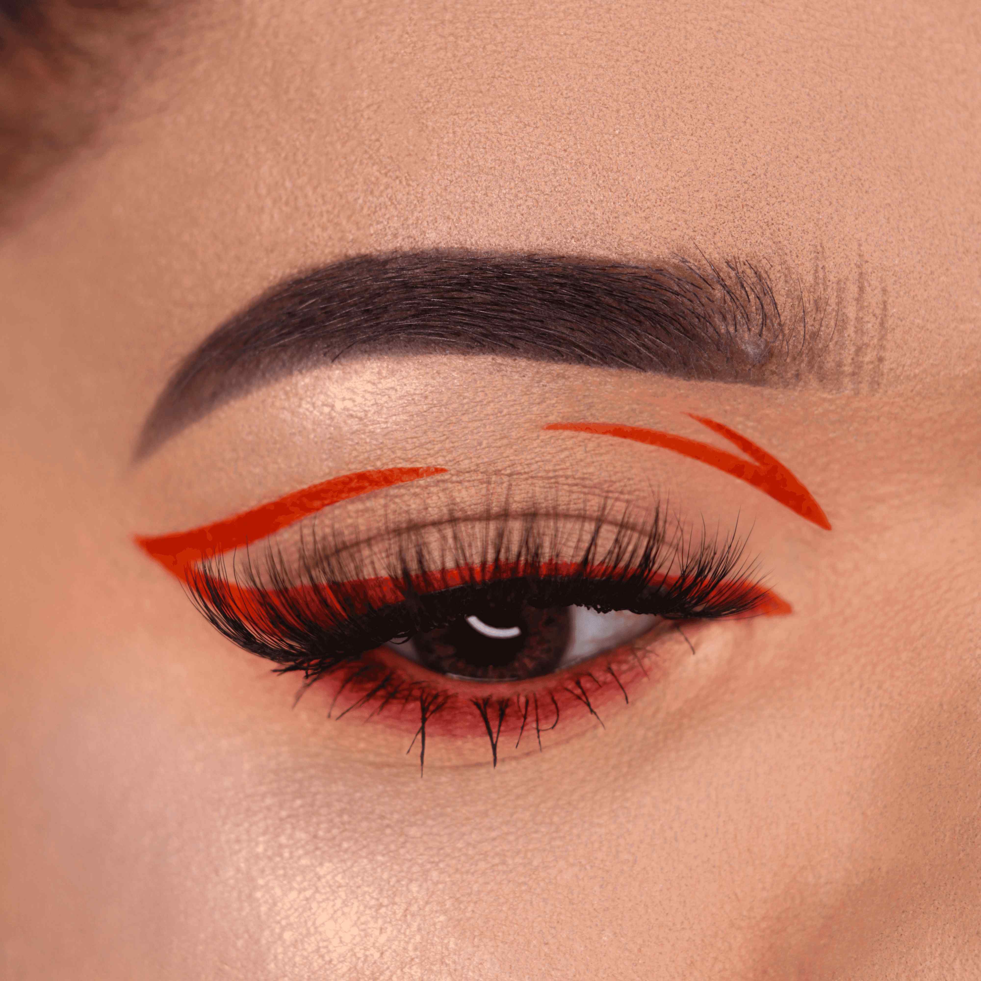 Close-up of Liquid Adhesive Eyeliner - ORANGE applicator tip